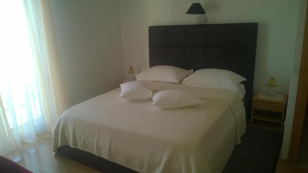 חוואר J&B Holiday House Hvar מראה חיצוני תמונה