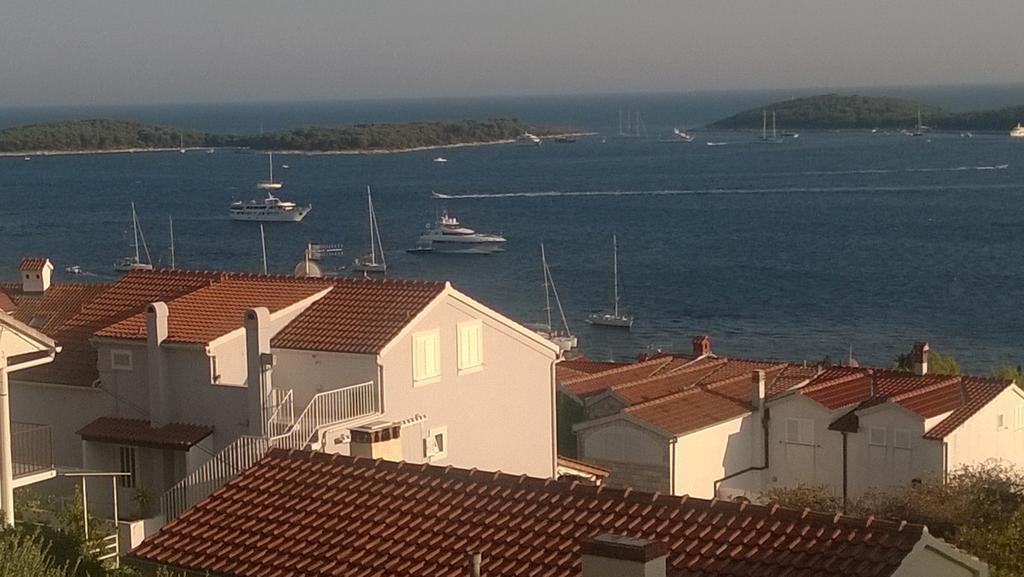 חוואר J&B Holiday House Hvar מראה חיצוני תמונה