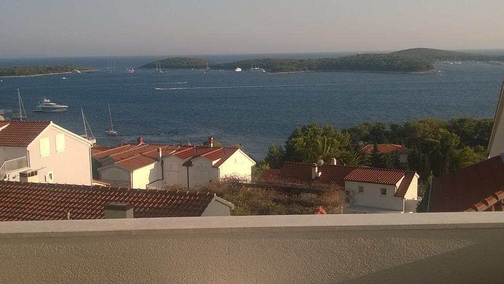 חוואר J&B Holiday House Hvar מראה חיצוני תמונה