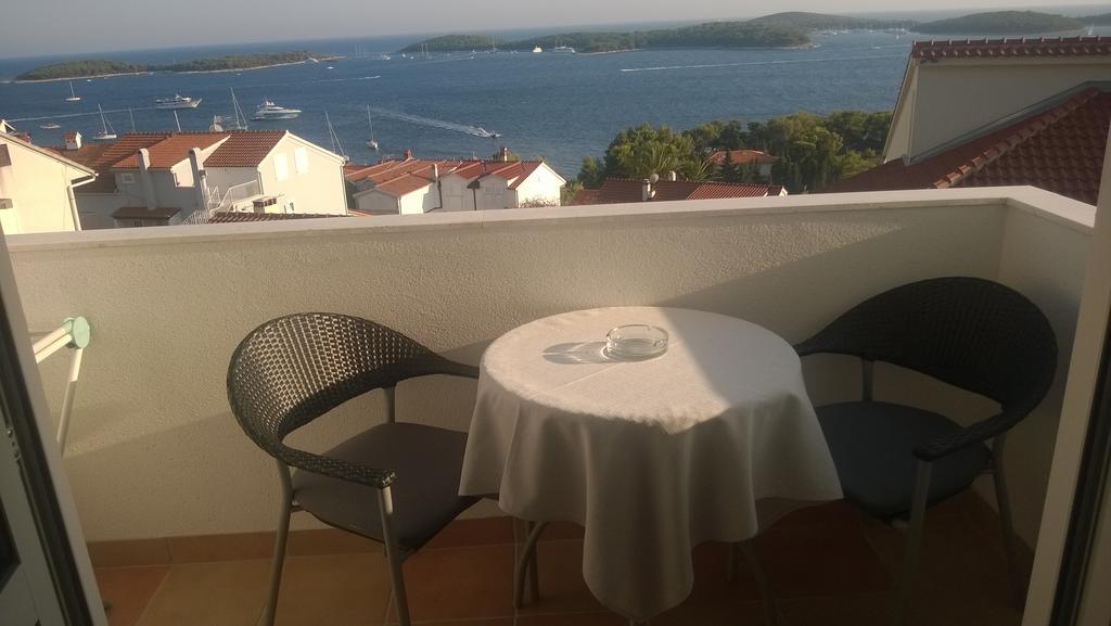 חוואר J&B Holiday House Hvar מראה חיצוני תמונה