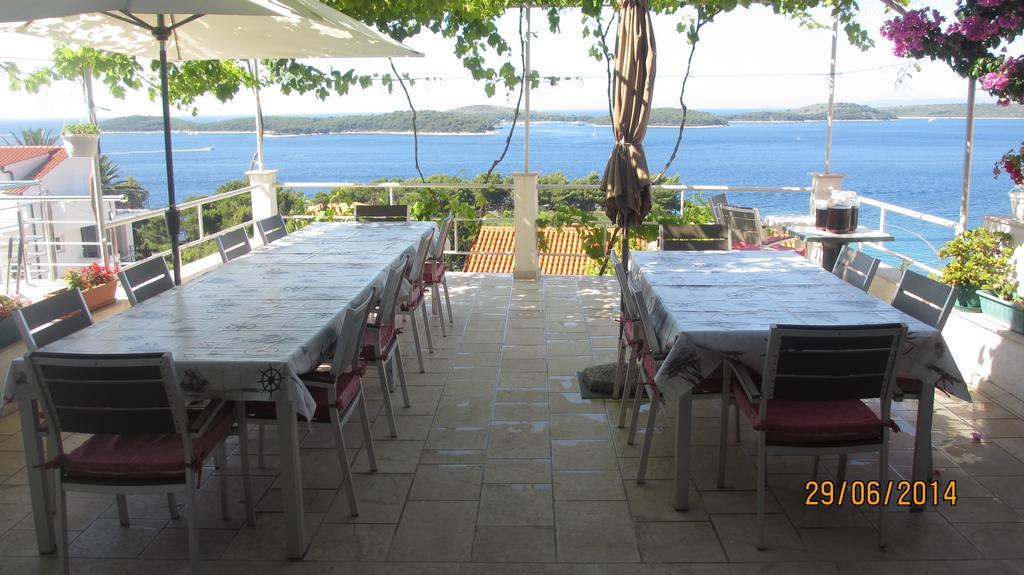 חוואר J&B Holiday House Hvar מראה חיצוני תמונה