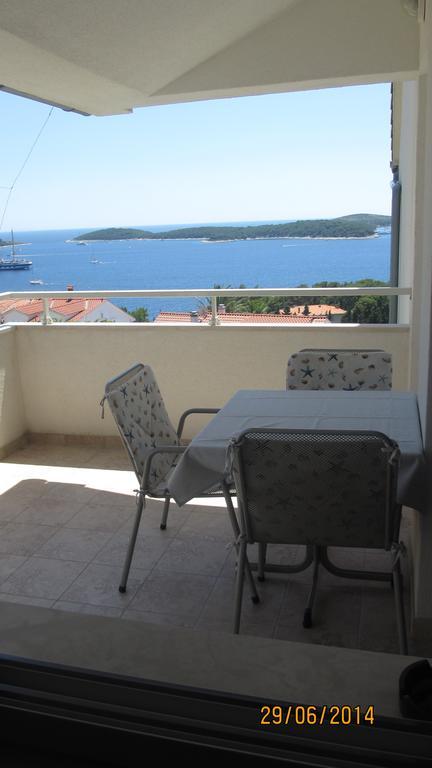 חוואר J&B Holiday House Hvar מראה חיצוני תמונה