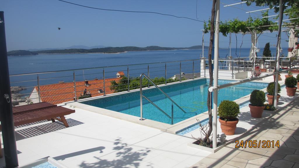 חוואר J&B Holiday House Hvar מראה חיצוני תמונה
