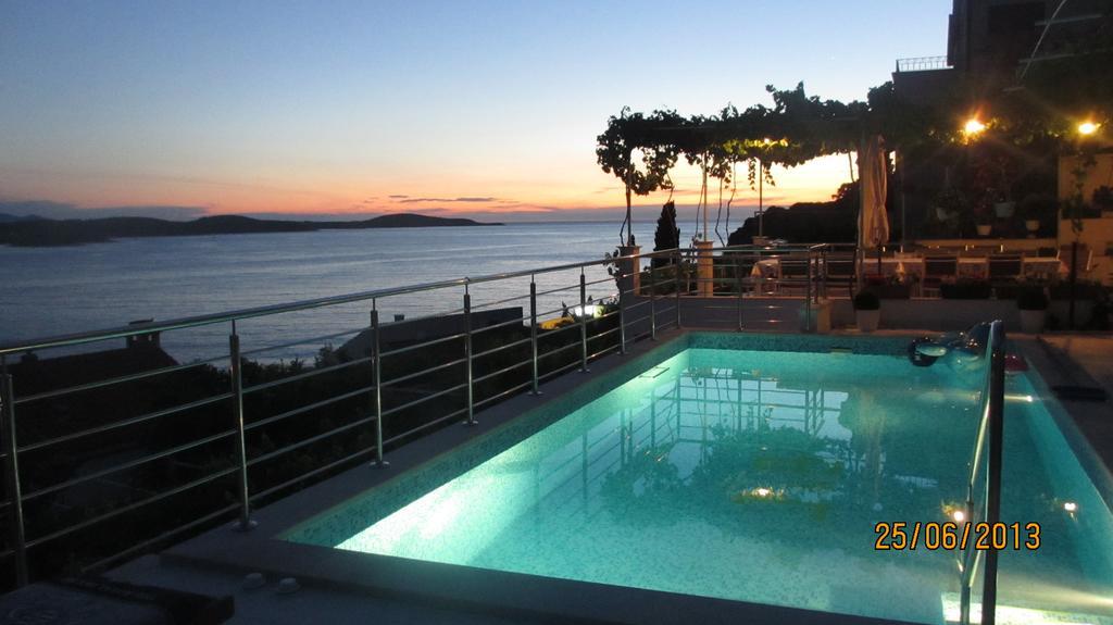 חוואר J&B Holiday House Hvar מראה חיצוני תמונה