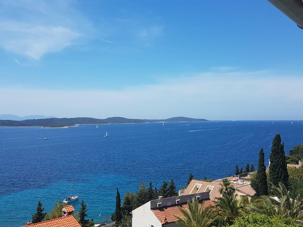 חוואר J&B Holiday House Hvar מראה חיצוני תמונה